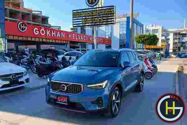 VOLVO XC40